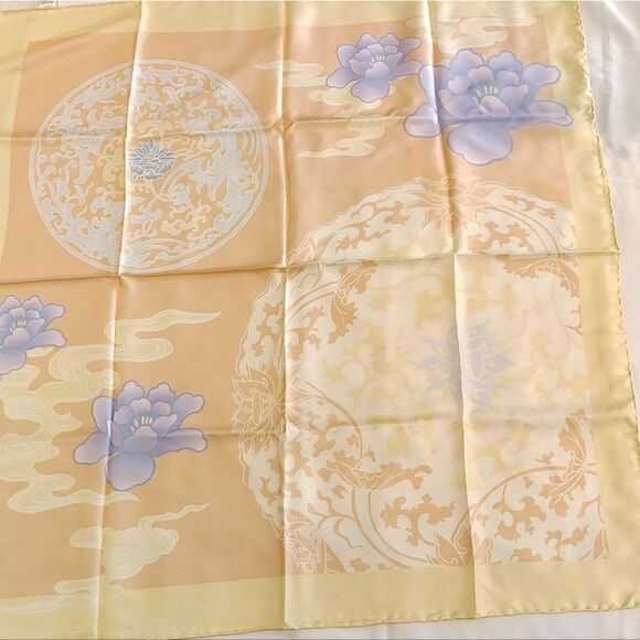 Marja Kurki Large Vintage Floral Silk Scarf w/ Pastel Accents Rolled Hem - Picture 15 of 16